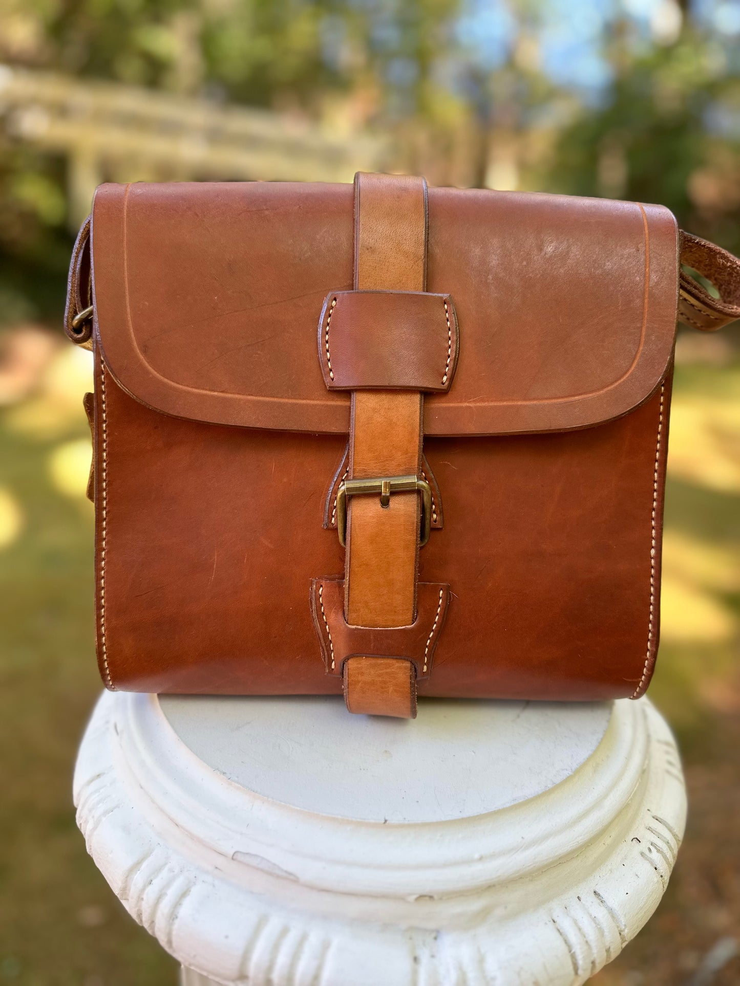 THE SWIRBLE SADDLEBAG CUERO SUELA